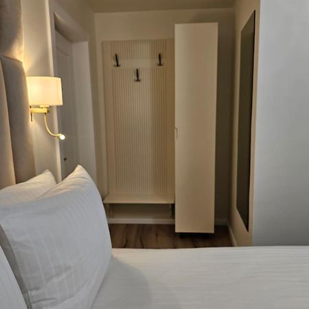 Hotel Queen Râmnicu Vâlcea Kültér fotó