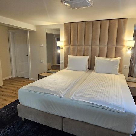 Hotel Queen Râmnicu Vâlcea Kültér fotó