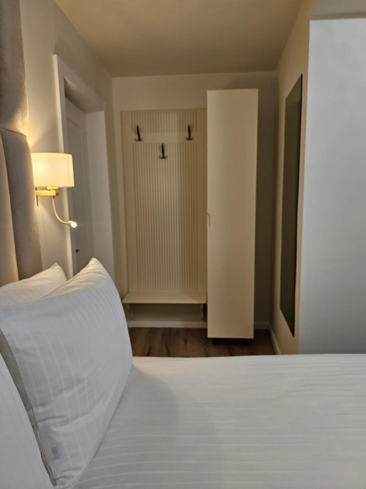Hotel Queen Râmnicu Vâlcea Kültér fotó