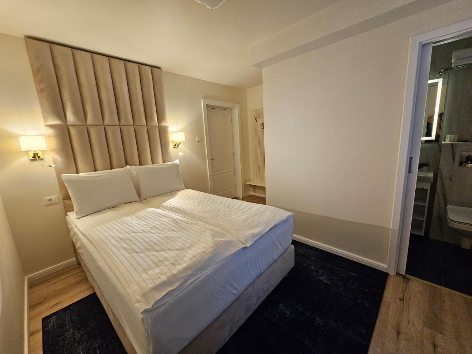 Hotel Queen Râmnicu Vâlcea Kültér fotó