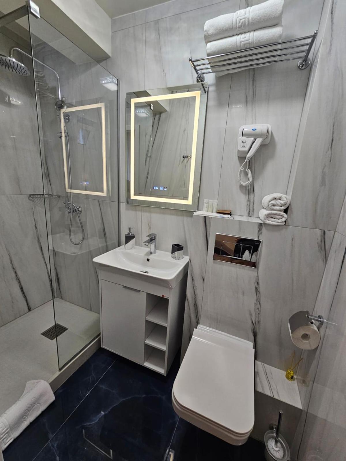 Hotel Queen Râmnicu Vâlcea Kültér fotó