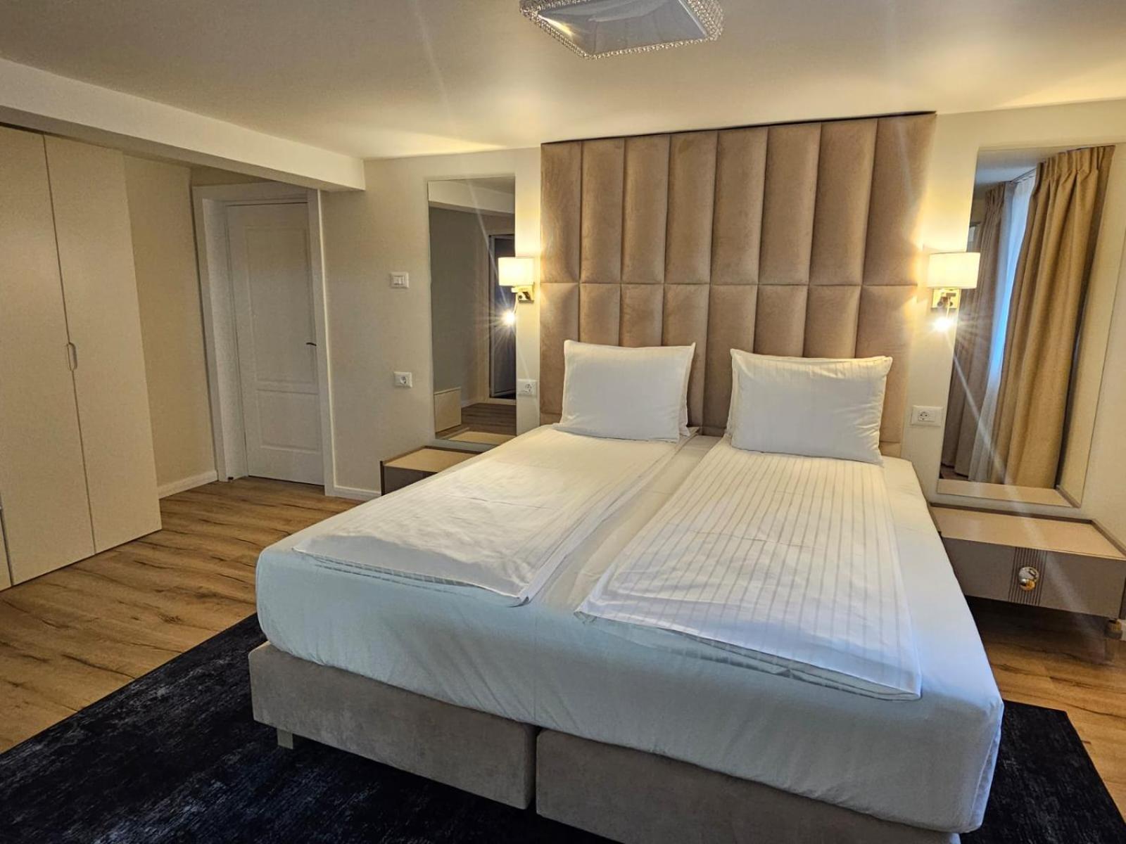 Hotel Queen Râmnicu Vâlcea Kültér fotó
